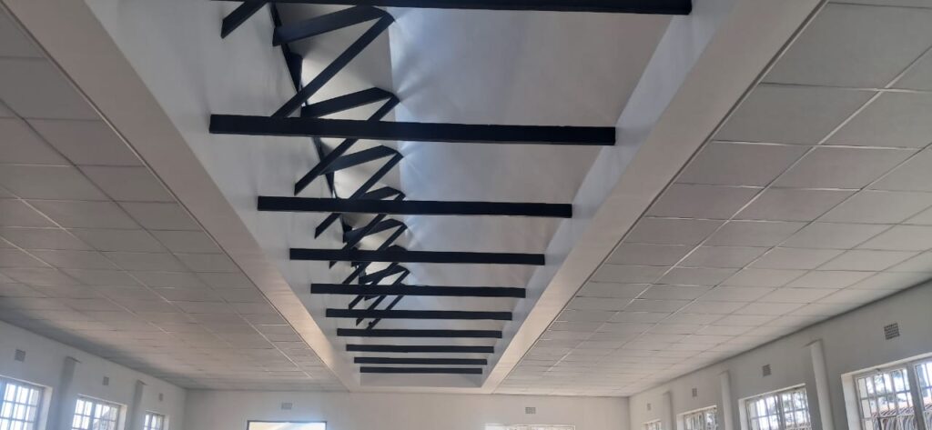Ceiling truss and roofing structure under construction